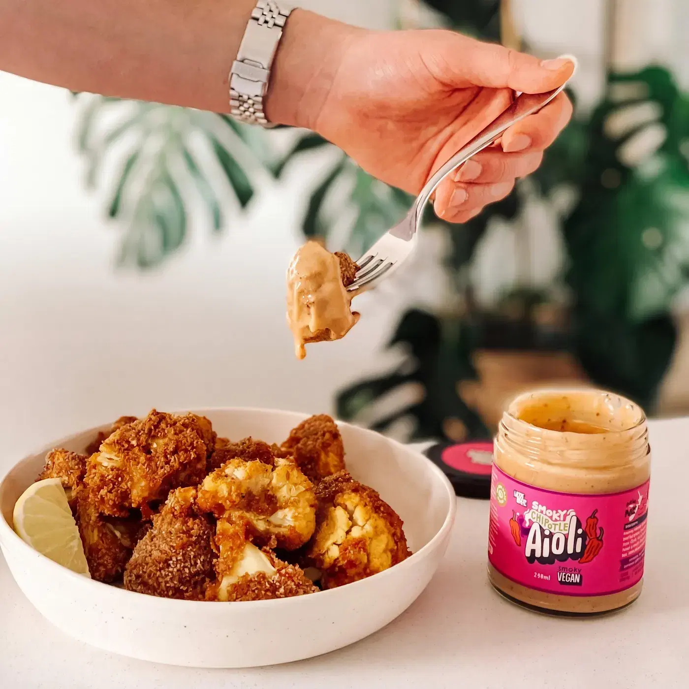 Cauliflower bites with aioli